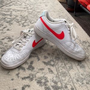 NIKE ball court sneakers!